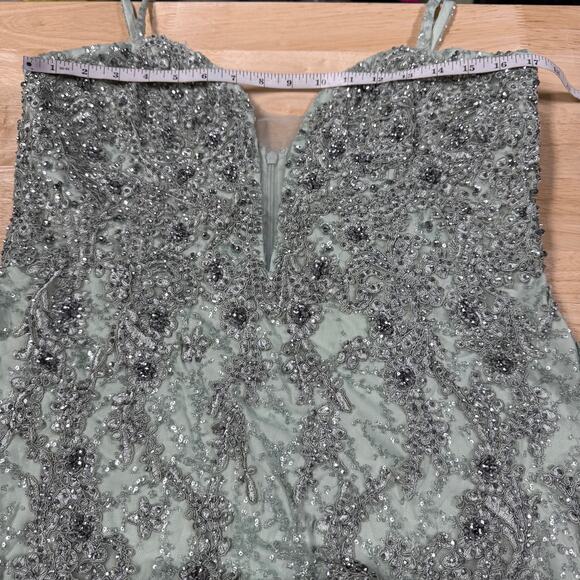 Mac Duggal NWT Green Embellished Sleeveless Plunge Neck Trumpet Gown Size 10 - Picture 7 of 12